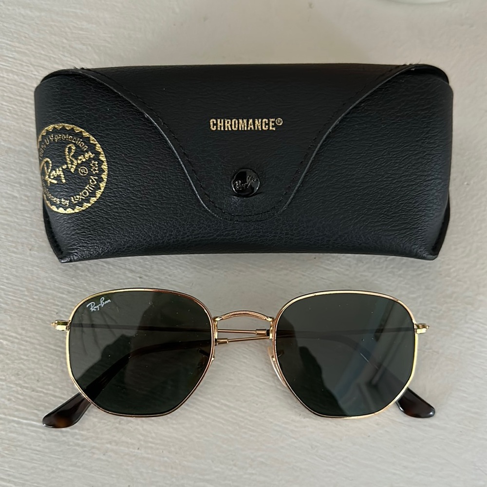 Black and gold Ray-Ban with case